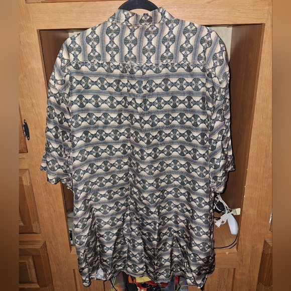 A Colore Italia 100% Silk mens short sleeve button-down shirt in an XL. EUC - Picture 6 of 6